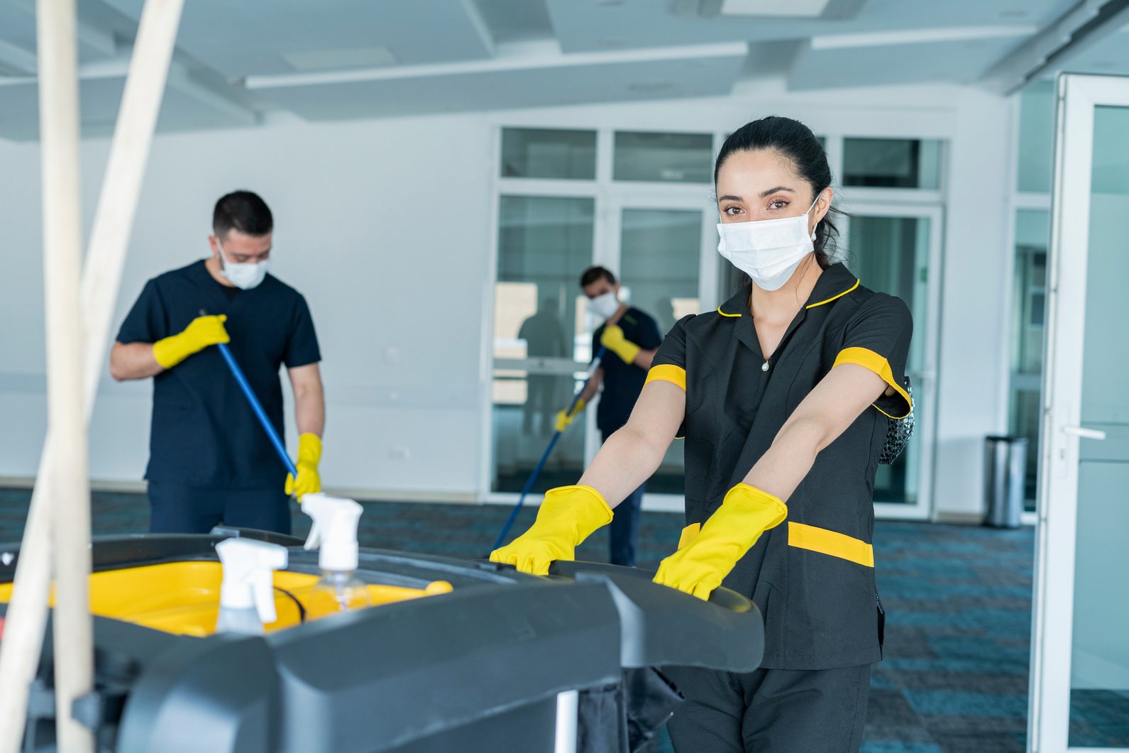 Cleaning staff is cleaning the building to avoid the risk of contagion by COVID-19